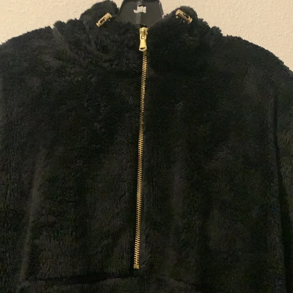 Old Navy Cozy Faux-Fur Sherpa 1/2-Zip Hoodie - Picture 4 of 10